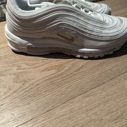 Nike Air Max Size 8 Men White