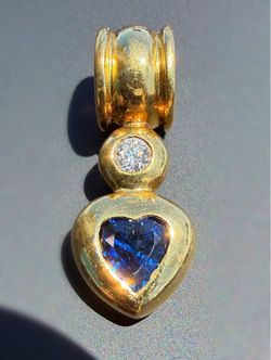 18k solid yellow gold 0.07Ct Natural Diamond 0.5Ct Blue Sapphire heart stone charm pendant
