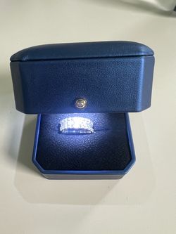 Beautiful 14K white gold Ring