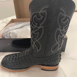Cowboy boots crocodile Tail Print Size 8 And 8.5