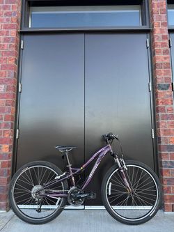 Specialized Myka Women’s Mountain Bike – XS 13” Frame - Lightweight Bicycle