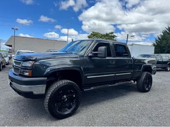 2005 Chevrolet Silverado 2500HD Crew Cab LS 4x4 – Ready to Work! 	●	6.0L V8 	●	Automatic transmission 	●	4x4 	●	248,000 miles 	●	Clean title 	●	Leathe