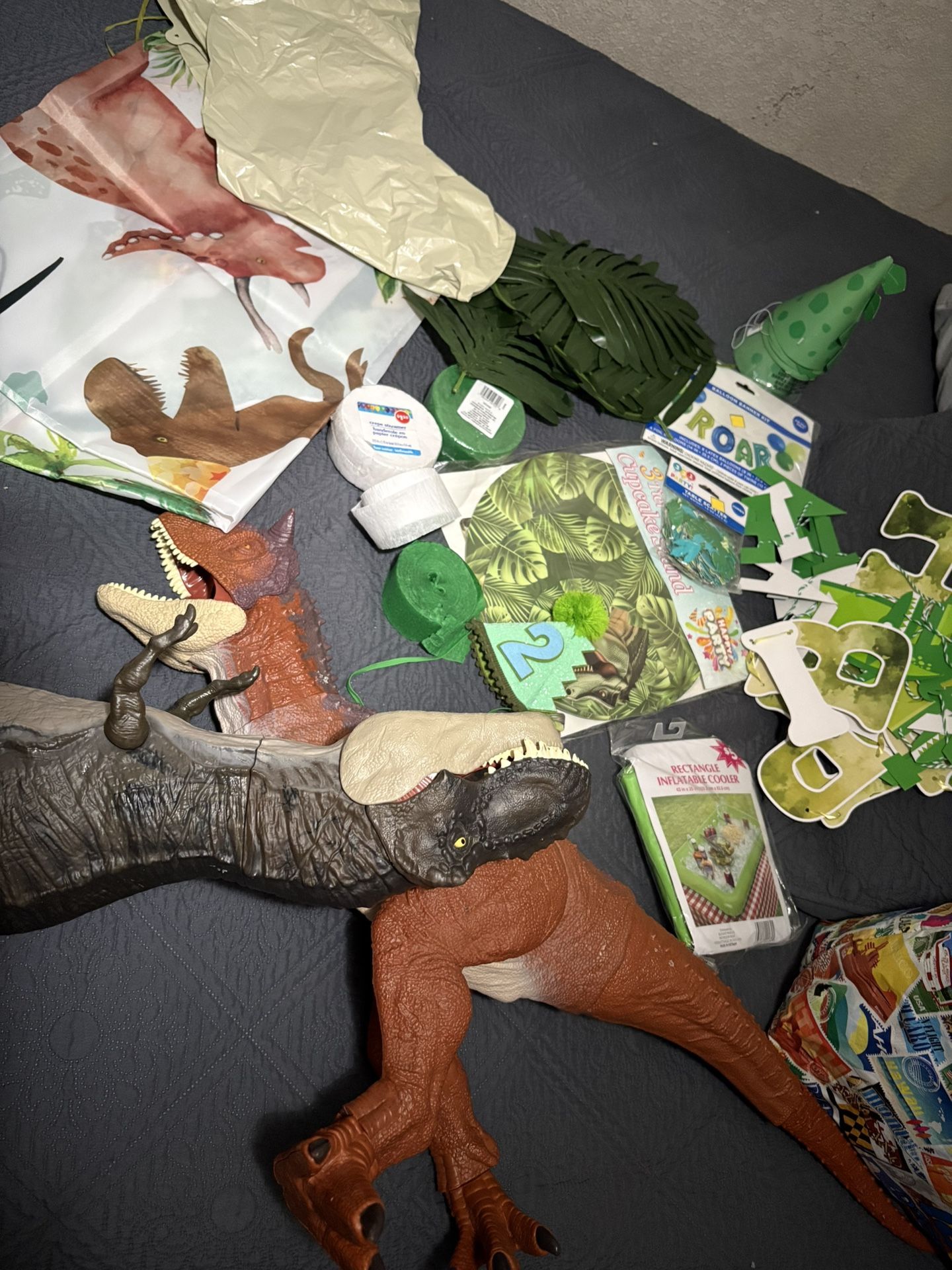 Dinosaur party decorations