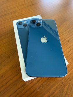 Unlocked Apple iPhone 13 128GB in Mint condition with 2 cases!