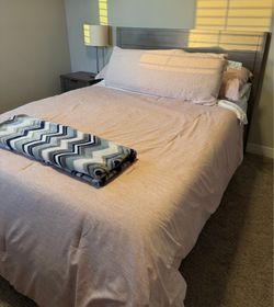 Gray wood 3 piece queen bedroom set