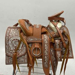 Montura Charra Bordada Cantinas Cuadradas 