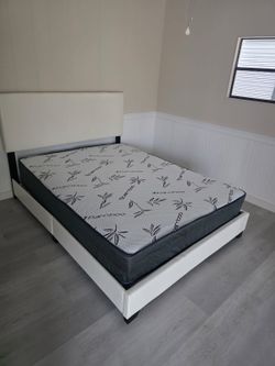 Cama queen con colchón nuevos