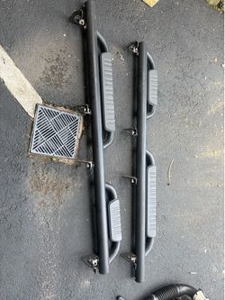 2017 Colorado 6 foot running boards brackets but no screws