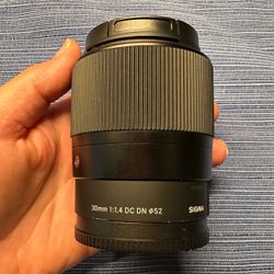 Sigma e-mount 30mm 1:1.4 lens