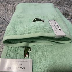 To allá Para Baño De La Marca La Coste De Tamano Grande  Dos Pares Verde Bajito Y Un Par Verde Fuerte $35 Cada Par O 18 Cada Una O Mejor Offerta 