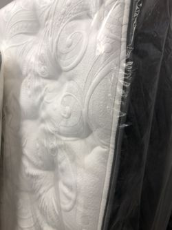 Super Plush King mattress New!
