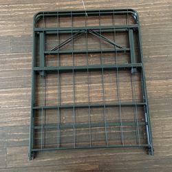 Metal bed frame platforms (queen / Twin)
