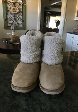 Koolaburra sheepskin tan new size 6