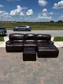 American Signature Couch. Delivery available