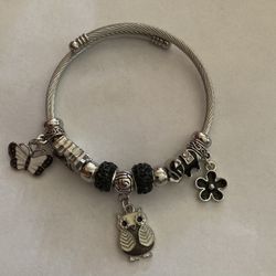 CHARM BEADS BRACELET ~ Black Beads and Silver Plated Free size ❤️$5