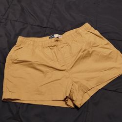 Old Navy: jogger shorts 3"  LARGE size

Linen blend. Great shape. Normal wear. No ríps or stains. Khaki