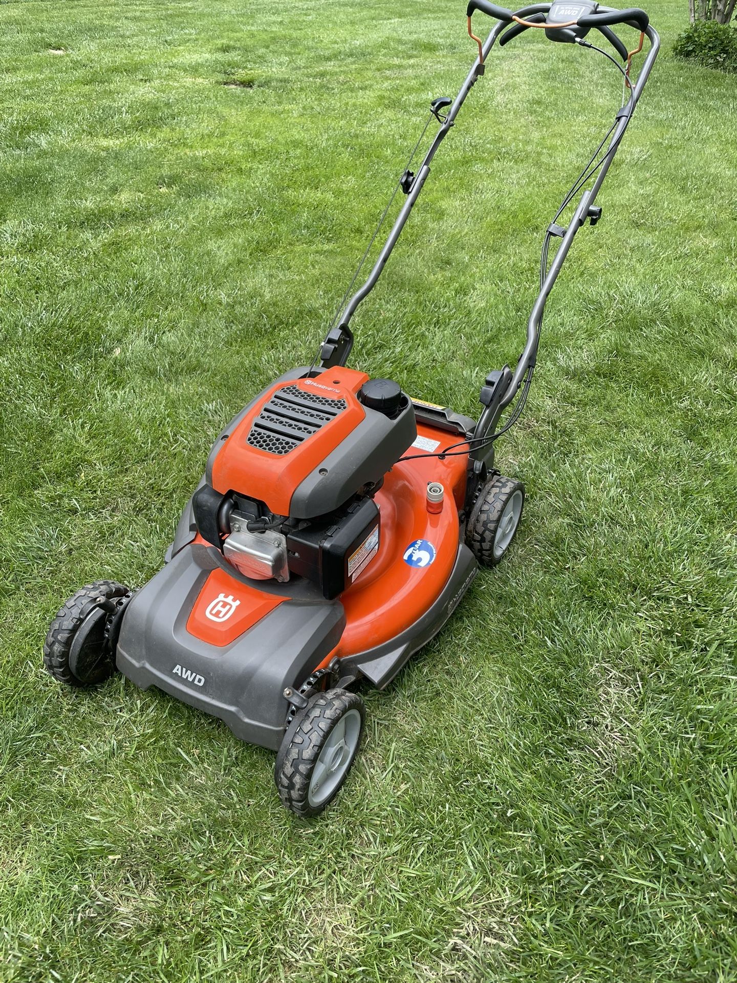 Lawnmower - Husqvarna AWD Self Propelled Lawn Mower Honda Engine