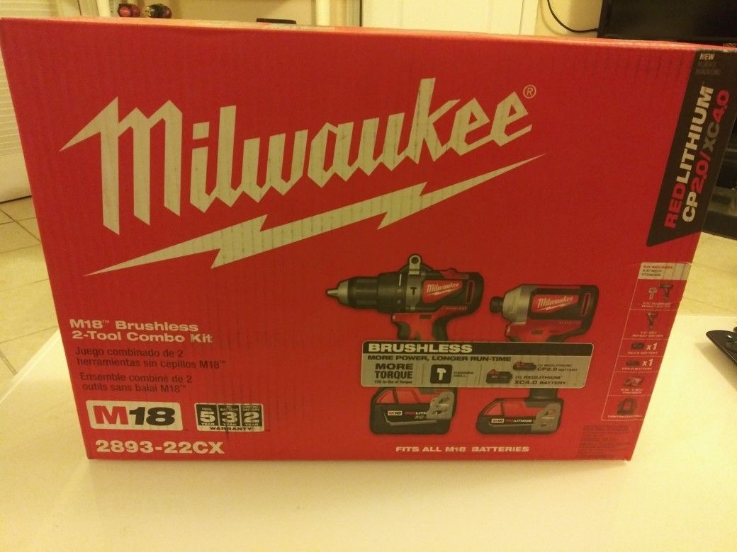 Milwaukee M18 Drill Set