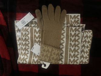 Michael Kors Glove/ Scarf Set