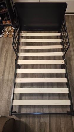 Toddler bed