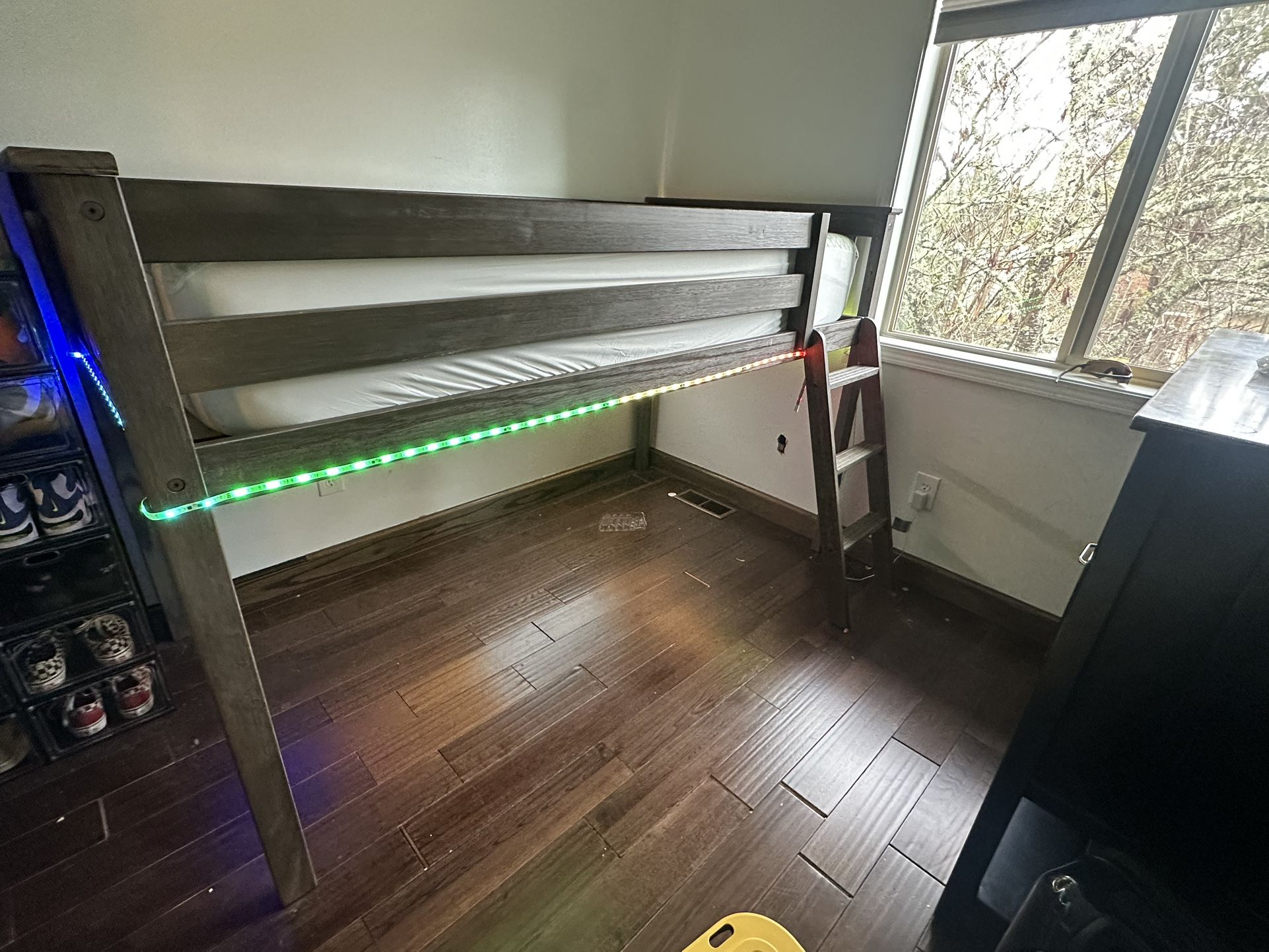 Twin LOFT BED