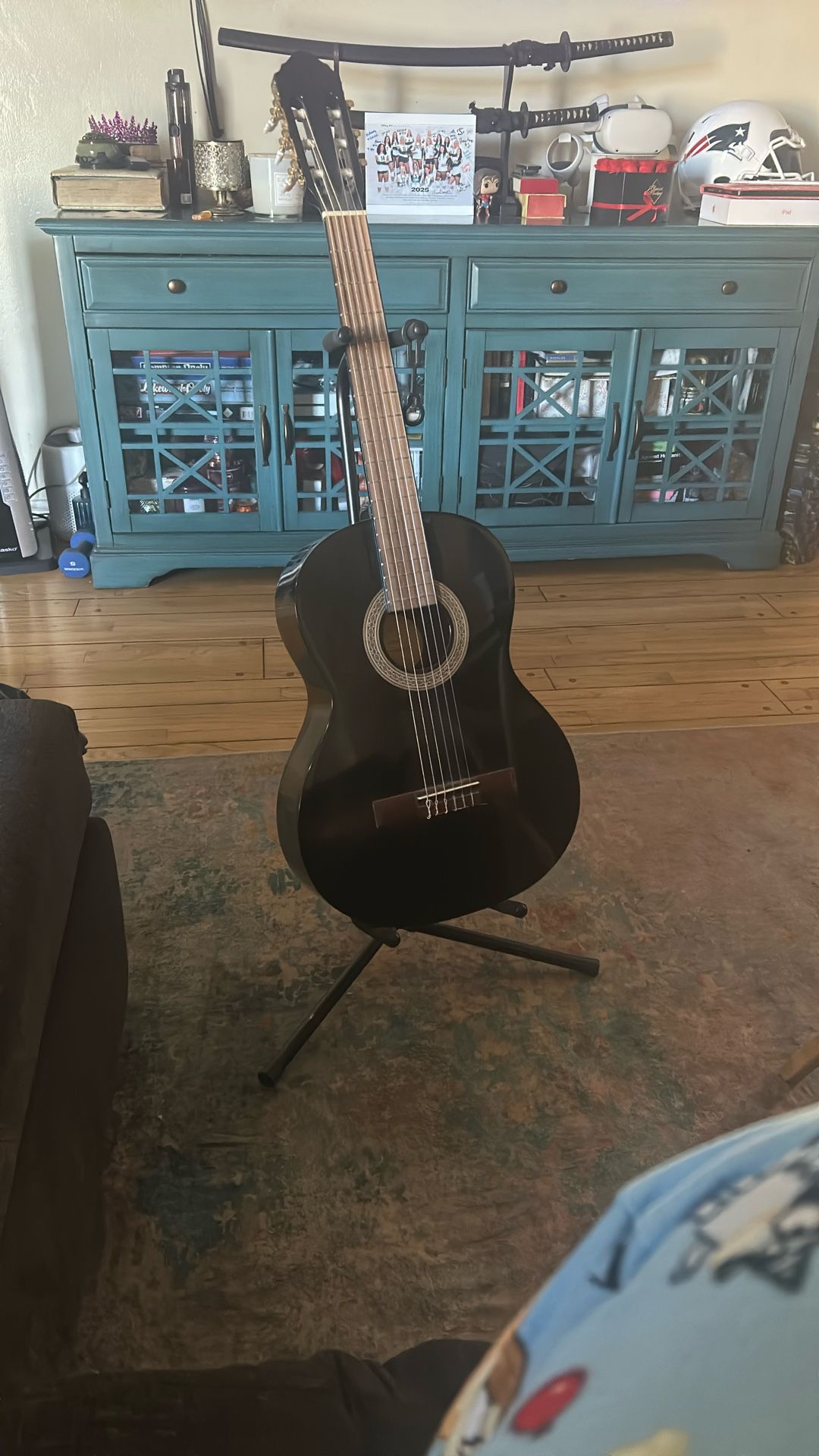 Black Guitar W/ Stand