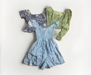 Hollister Womans XS 3 Item Lot 2 Tops 1 Romper