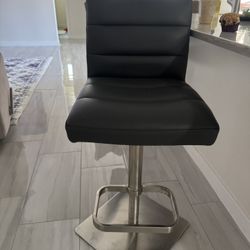 4 Bar Stool Chairs 