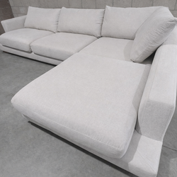 Living Spaces Lindsey Sectional *FREE DELIVERY🚚*