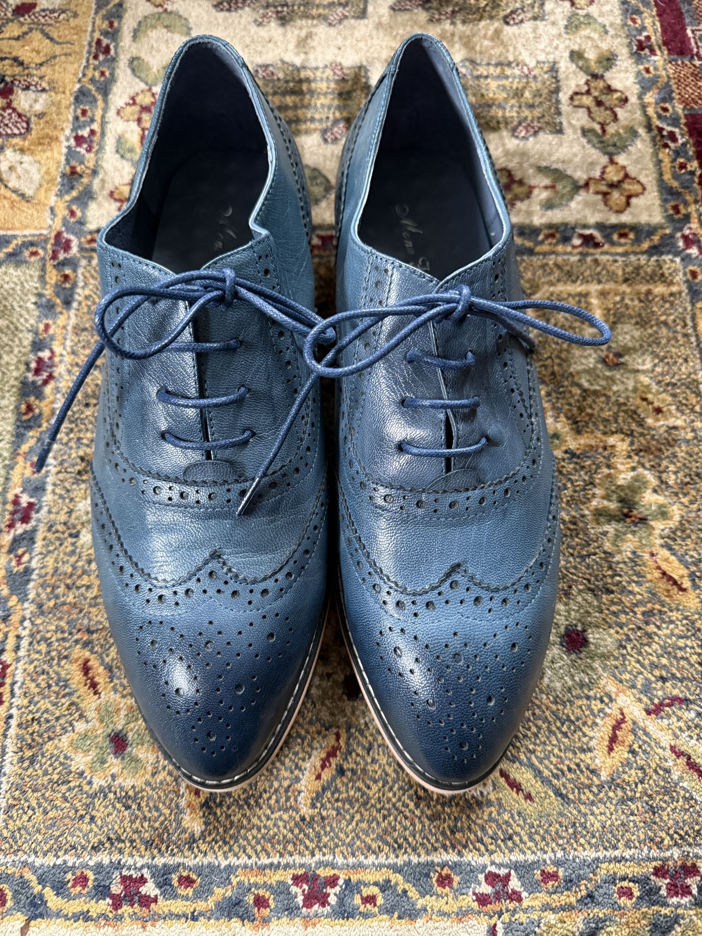 Mona frying Wingtip Shoes