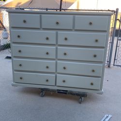 11 Drawer Dresser