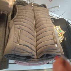 Size 2x Ymi Sleeveless Faux Fur Hooded Jacket