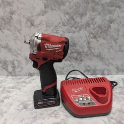 Milwaukee M12 FUEL 12V Stubby 3/8 in. Impact Wrench kit