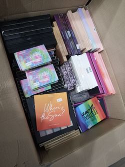 Assorted makeup pallets 110pcs