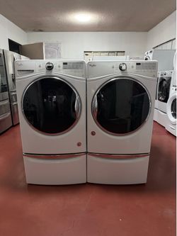 Set of washer machine Whirlpool and gas dryer. In perfect conditions and works perfectly. Washer machine capacity of 4.5 and dryer capacity 7.4. Deliv