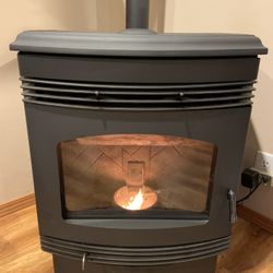 (Pending Sold) Quadra Fire Santa Fe Pellet Stove for Sale in Snohomish, WA  - OfferUp