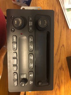 Came out of a 2005 GMC sierra nice stock radio
