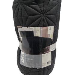 King Size 3-Piece Quilt Set – Black Kaleidoscope Pattern (New)