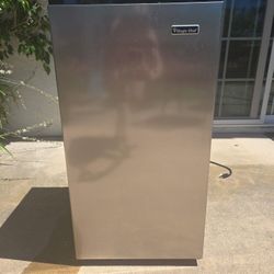 Magic Chef
3.2 cu. ft. Refrigerator in Platinum Steel
