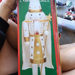 2 Delux Eurostyle Vintage Nutcrackers