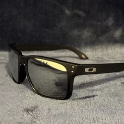 Oakley Holbrook Sunglasses New 🆕 N Box