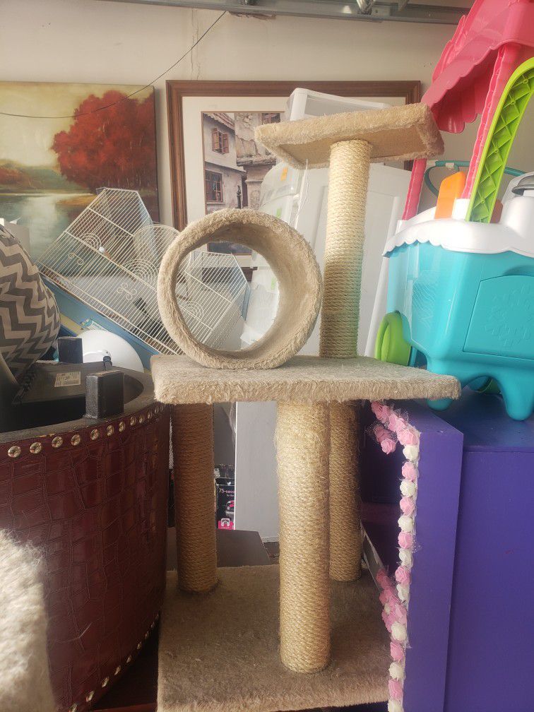 Cat Tree/ Slightly Scratched Up