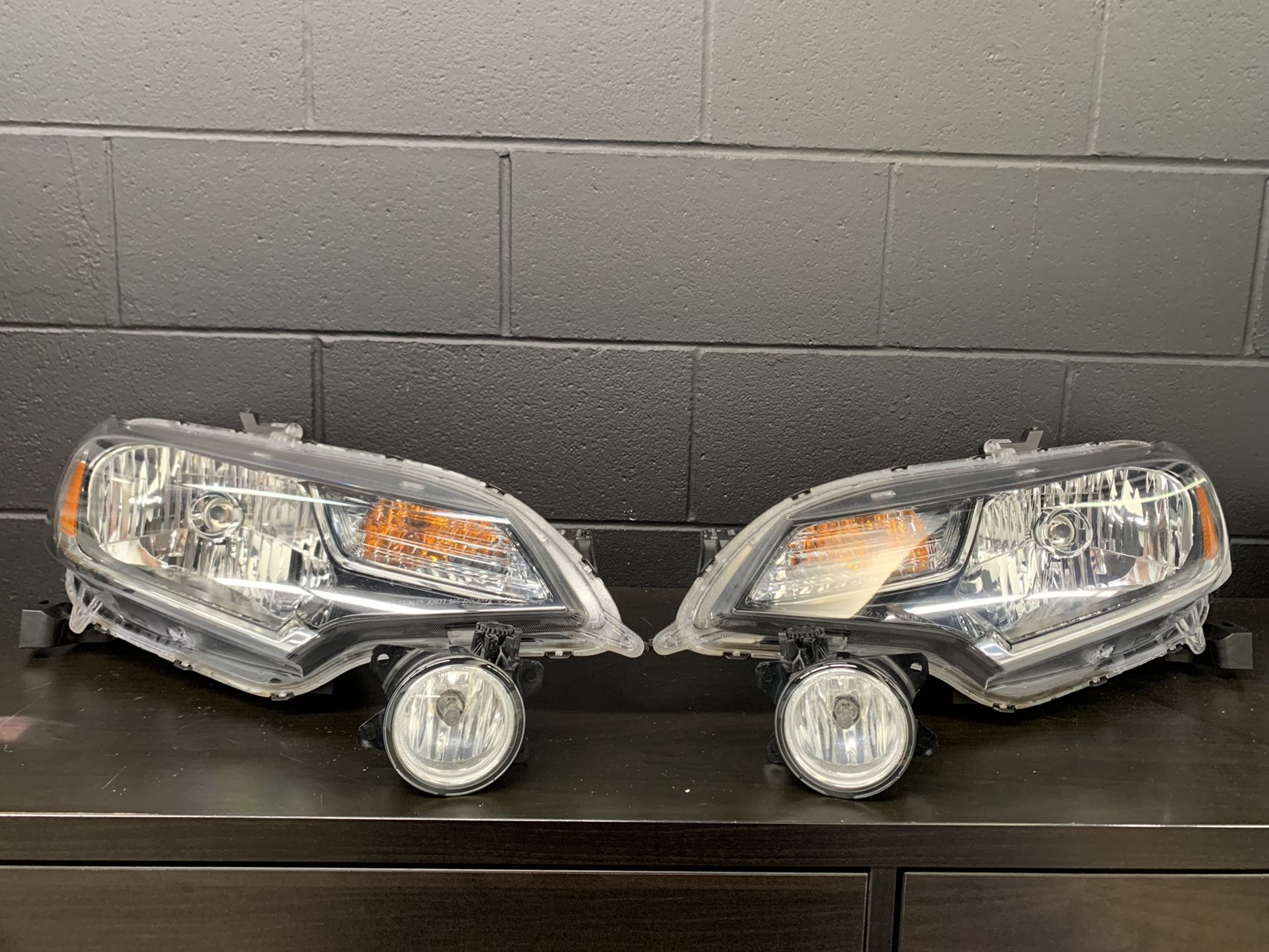 2018 Honda Fit OEM Headlight Assembly and Fog Lights Pair 