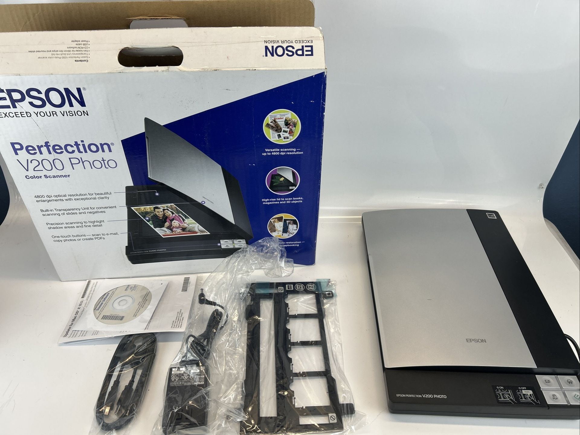 Epson Perfection V200 Photo Scanner NEW Open Box Complete