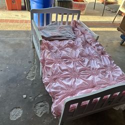 TODDLER BED $25