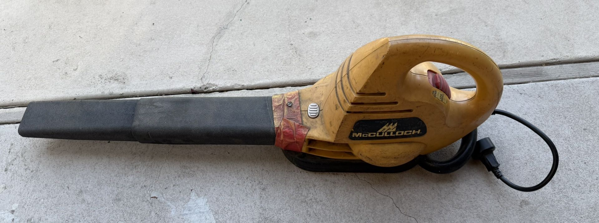 McCulloch Yellow Corded Electric Handheld Leaf Blower, model MB2203