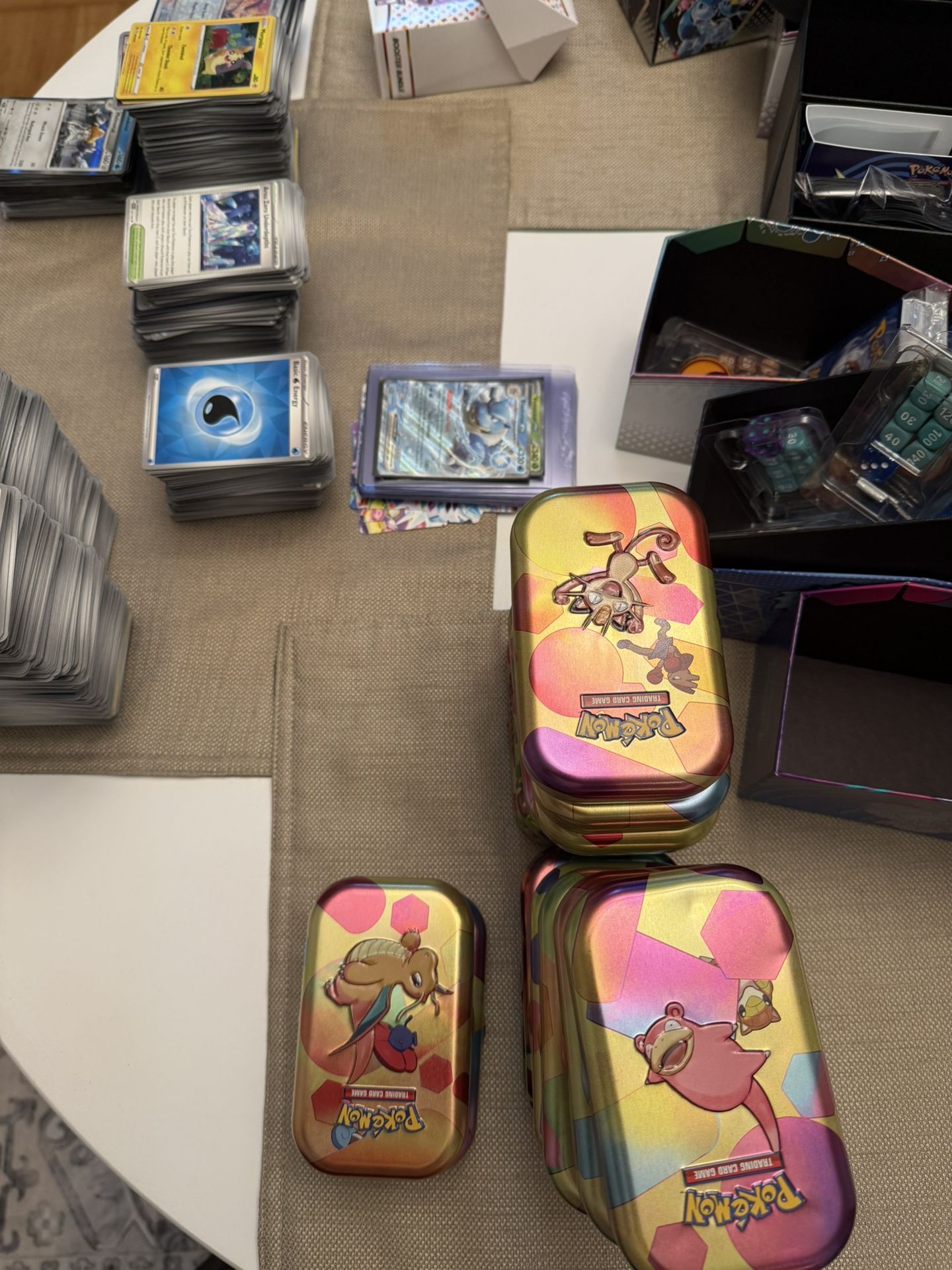 Pokémon Mystery Tin 