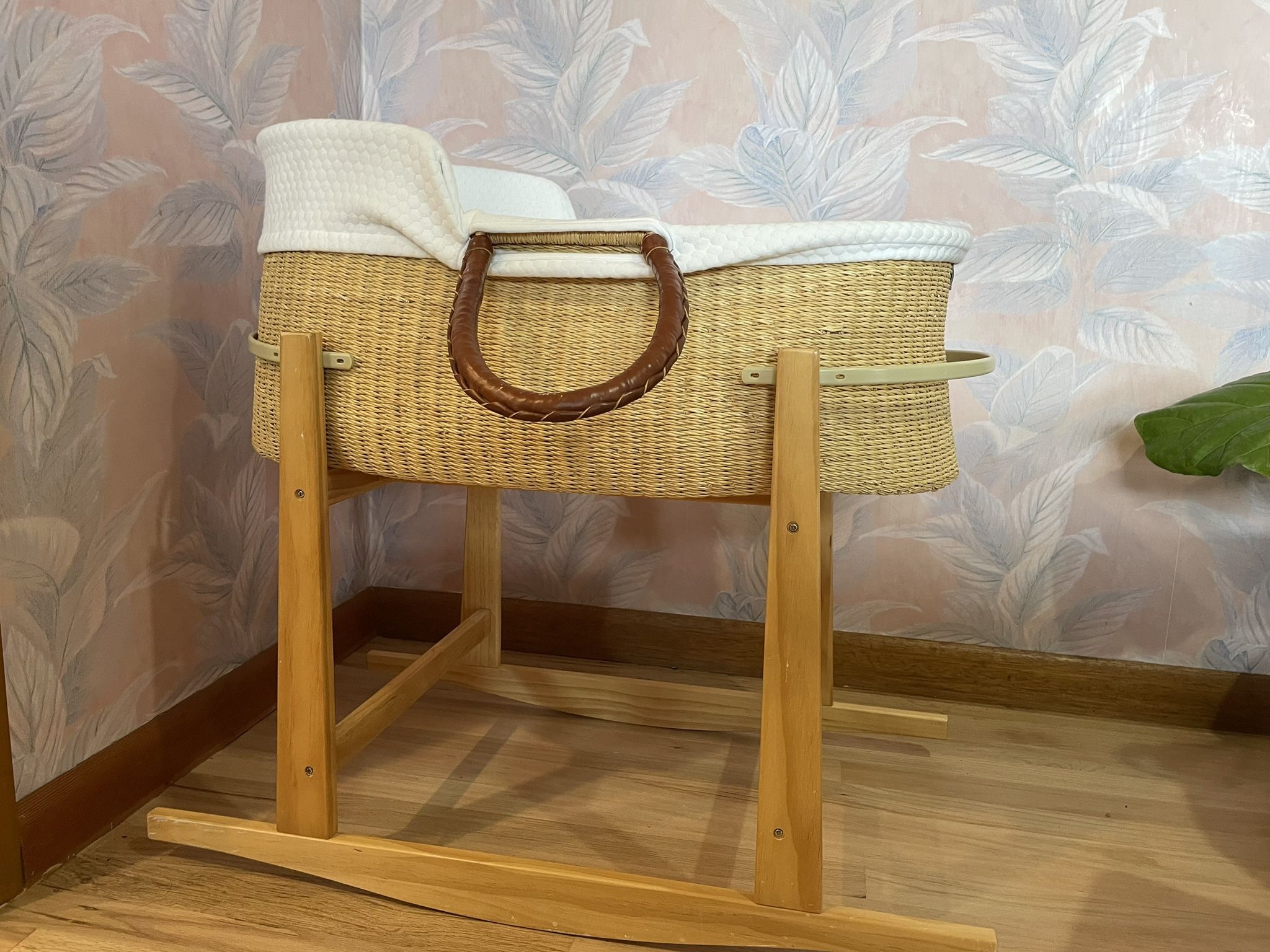 Design Due Bassinet With Rocking Stand