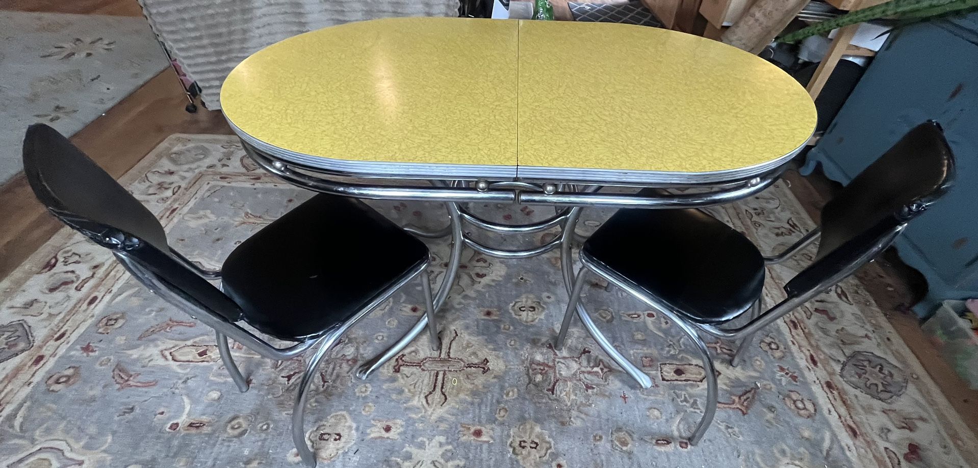 Beautiful Yellow 1950s Deco Style Kitchenette Table w/2 Chairs & Leaf