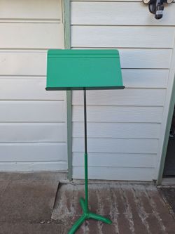 Music stand , adjustable.